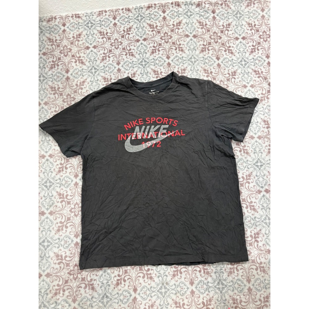 Nike Sports International 1972 Graphic T-Shirt Mens XL Black Red Silver Swoosh
